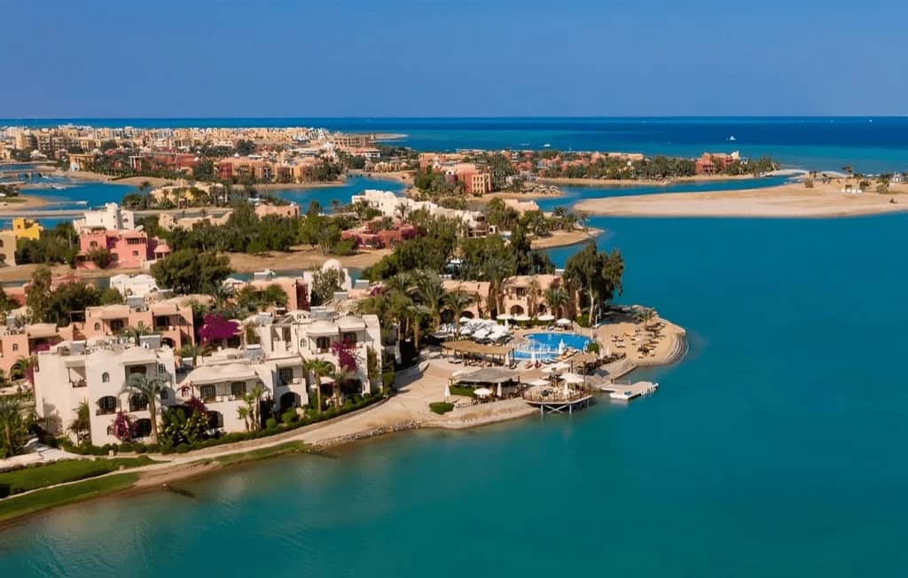 Hurghada Old Town vs Marina District: Stay, Beaches, Boats