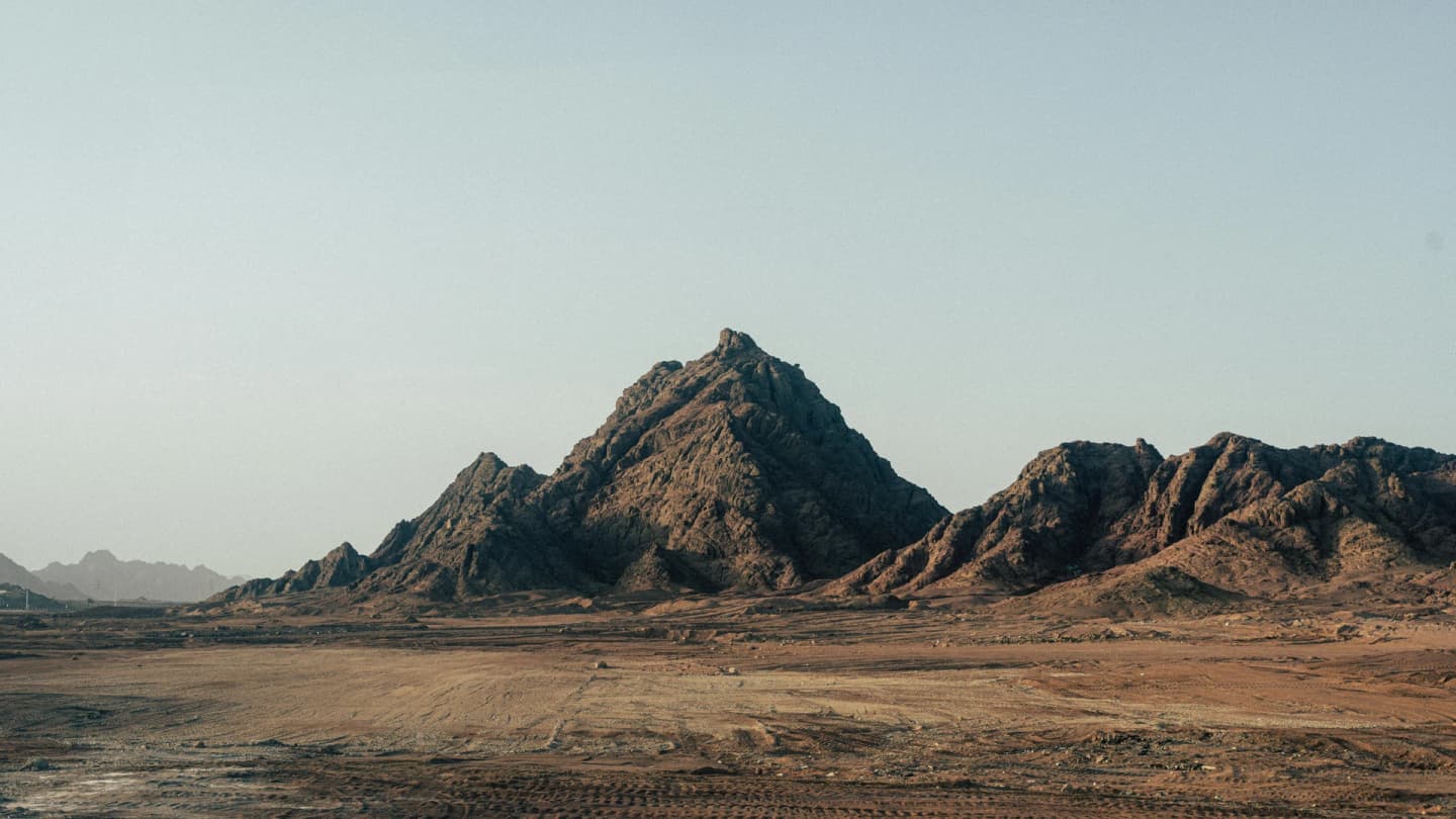 El Gouna, Egypt - Explore the rugged beauty of sharm el-sheikh's mountainous landscape under a clear sky.