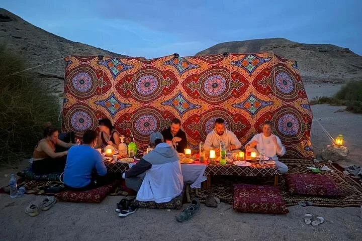 dining in the desert - Image 2