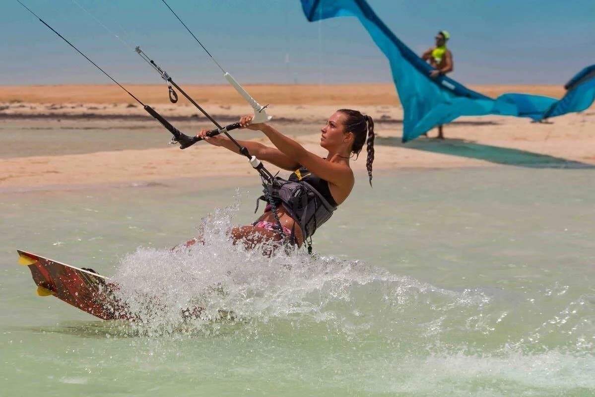 kite surfing experience 3 days of thrills await hurghada - Image 3