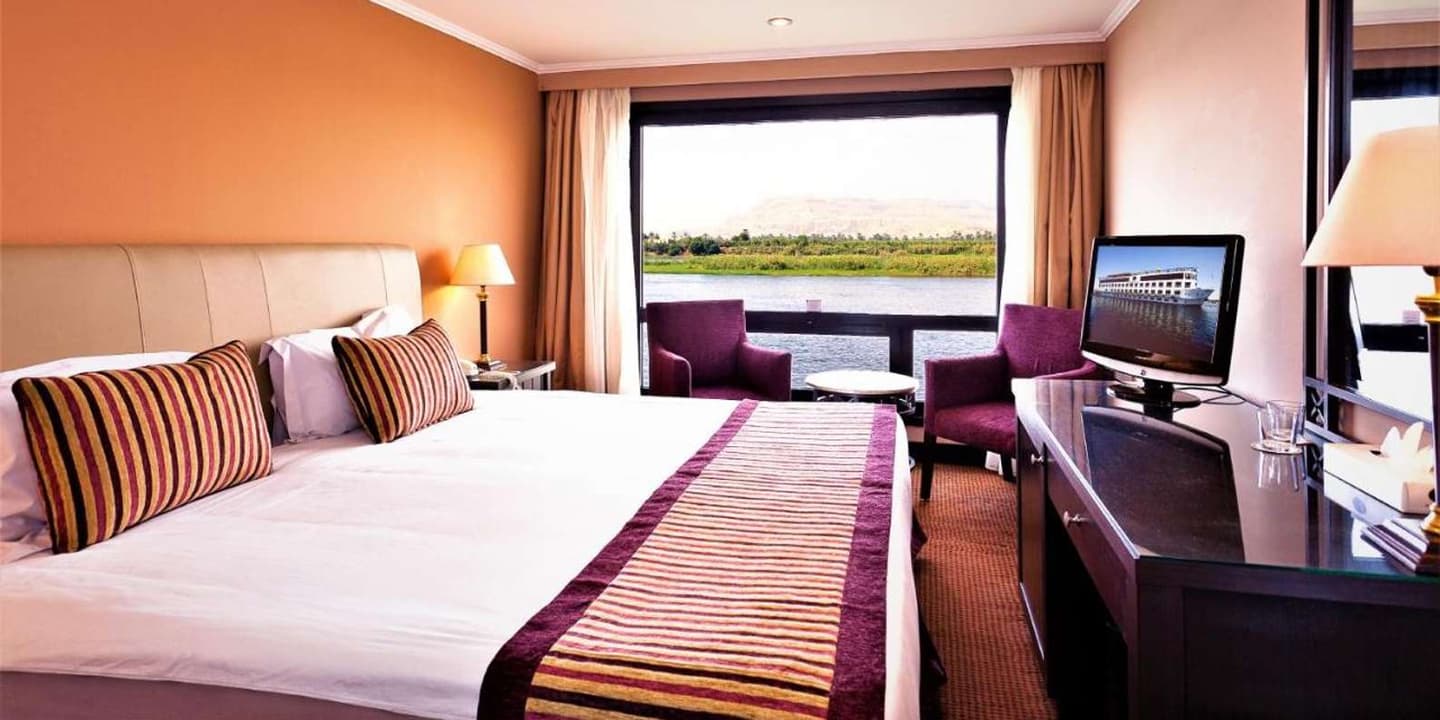 From Aswan: Overnight Nile Cruise to Luxor with Meals