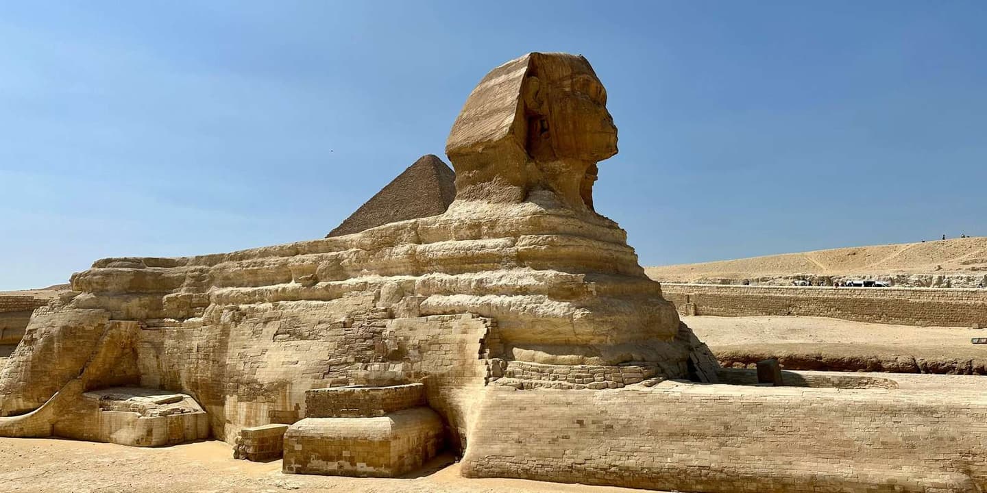 Hurghada: Pyramids & Museum Small Group Tour by Van