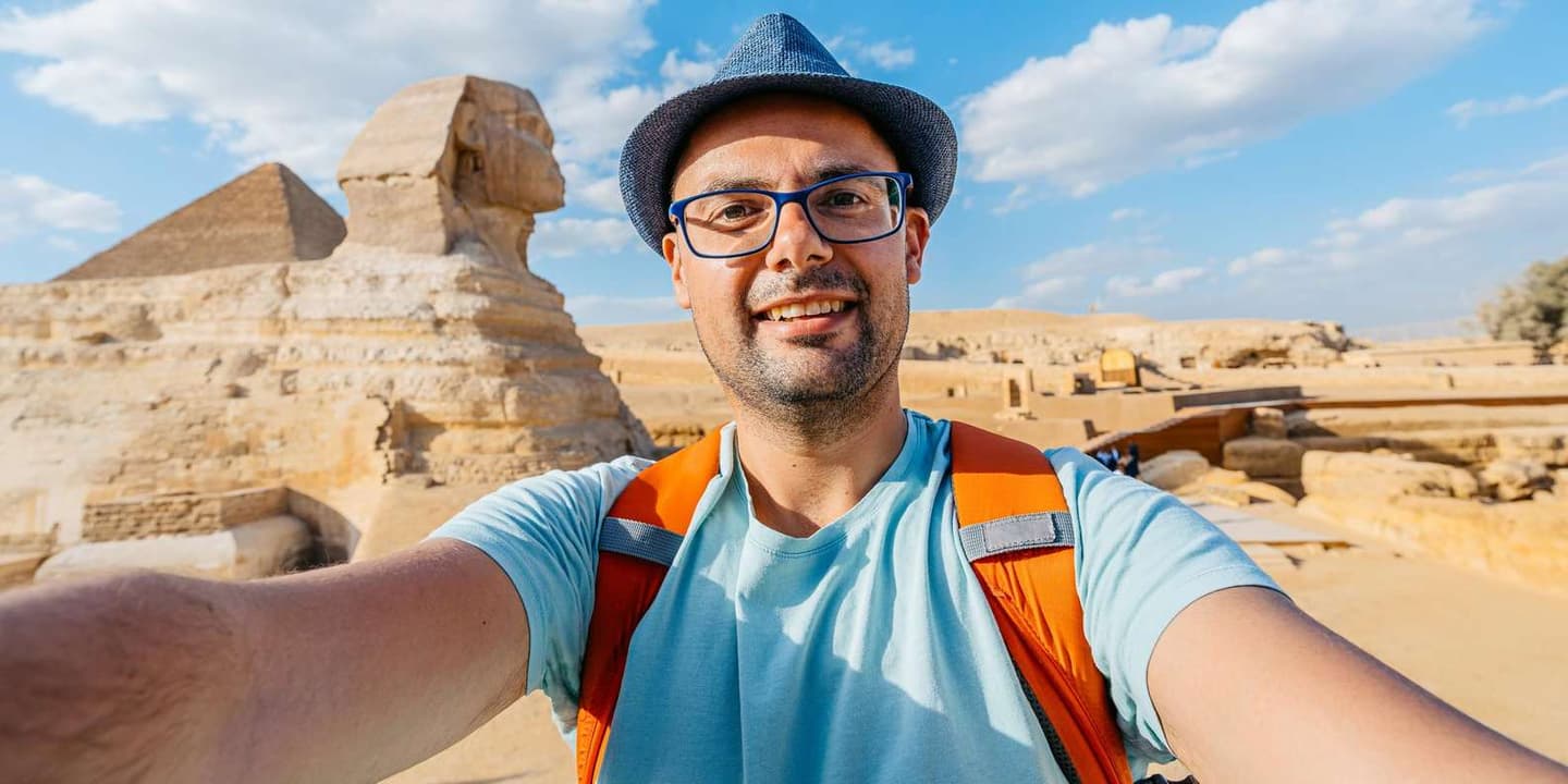 Hurghada: Pyramids & Museum Small Group Tour by Van