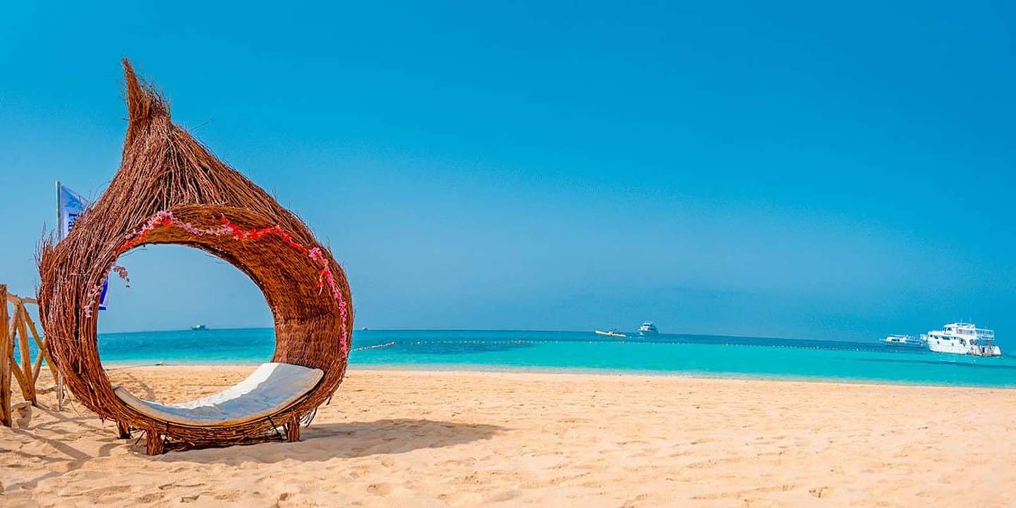 Hurghada: Hula Hula Cruise with Lunch, Massage & Snorkelling