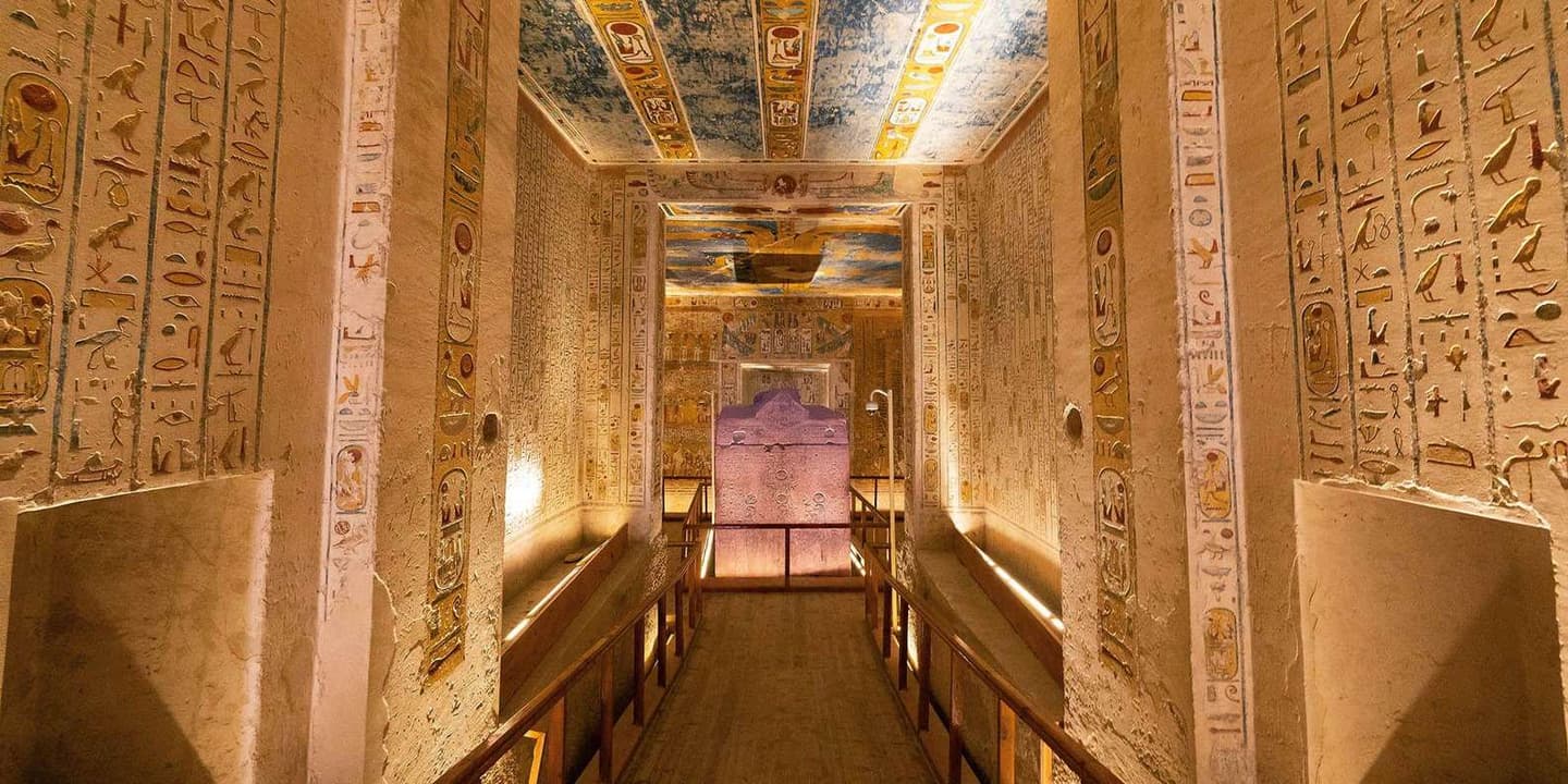Hurghada: Luxor Highlights & King Tut Tomb Tour