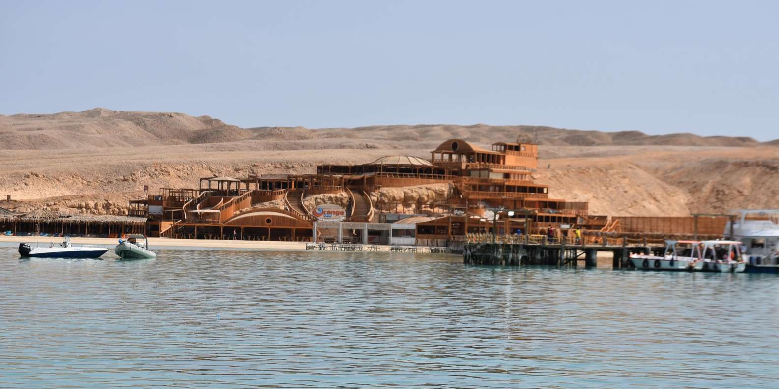 Hurghada: Luxury Giftun island w/snorkeling/lunch & Massage