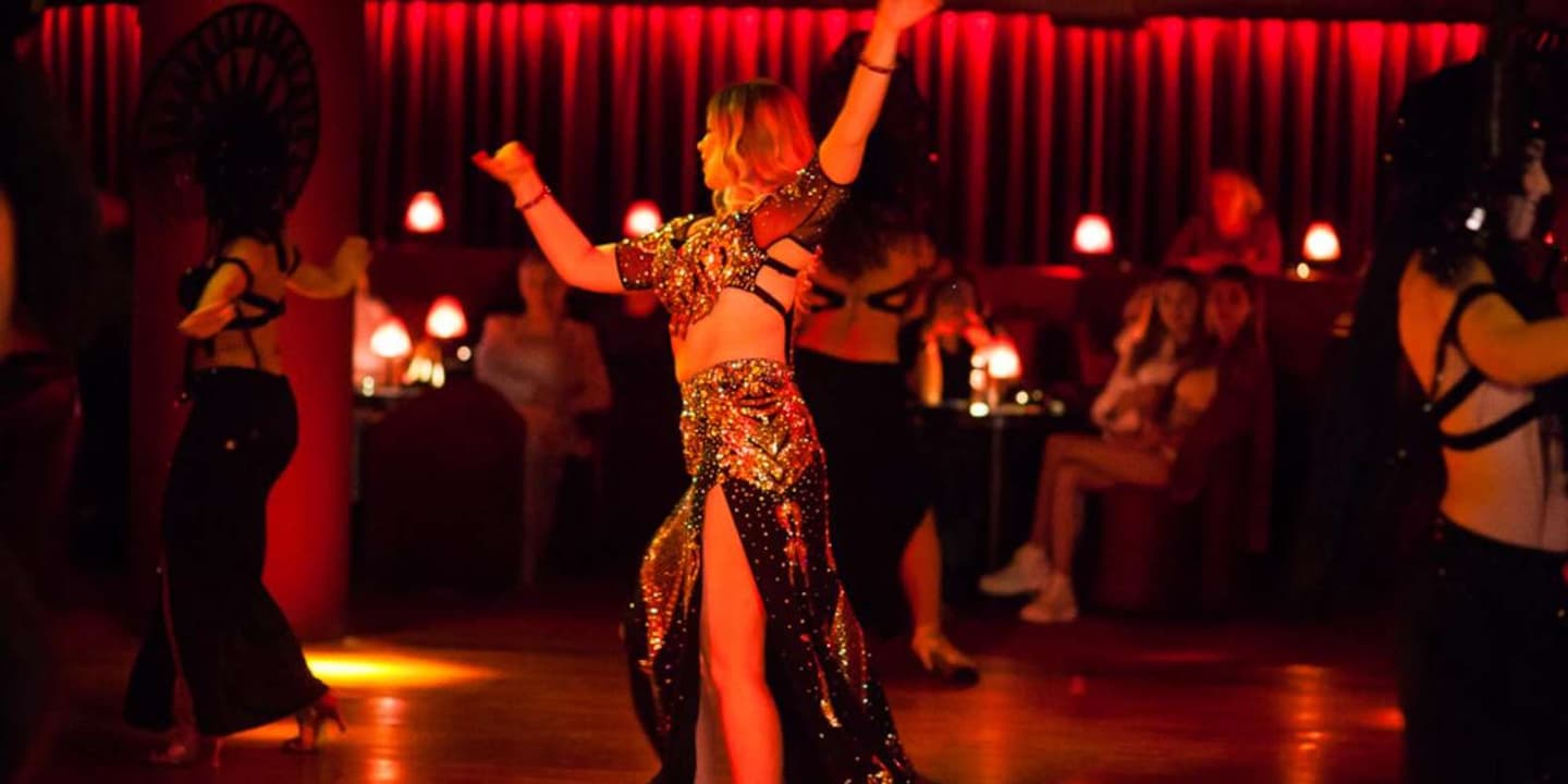 Hurghada: Naz Cabaret Ticket with Beverages