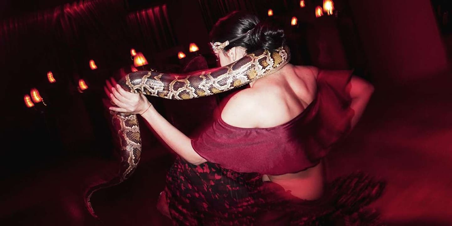 Hurghada: Naz Cabaret Ticket with Beverages