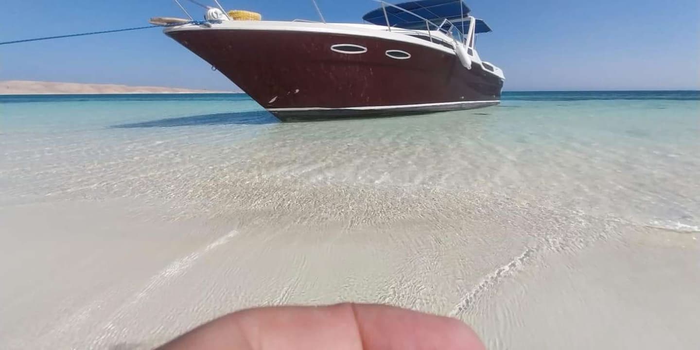 Hurghada: Private Luxury Speedboat W Snorkelling & Fruits