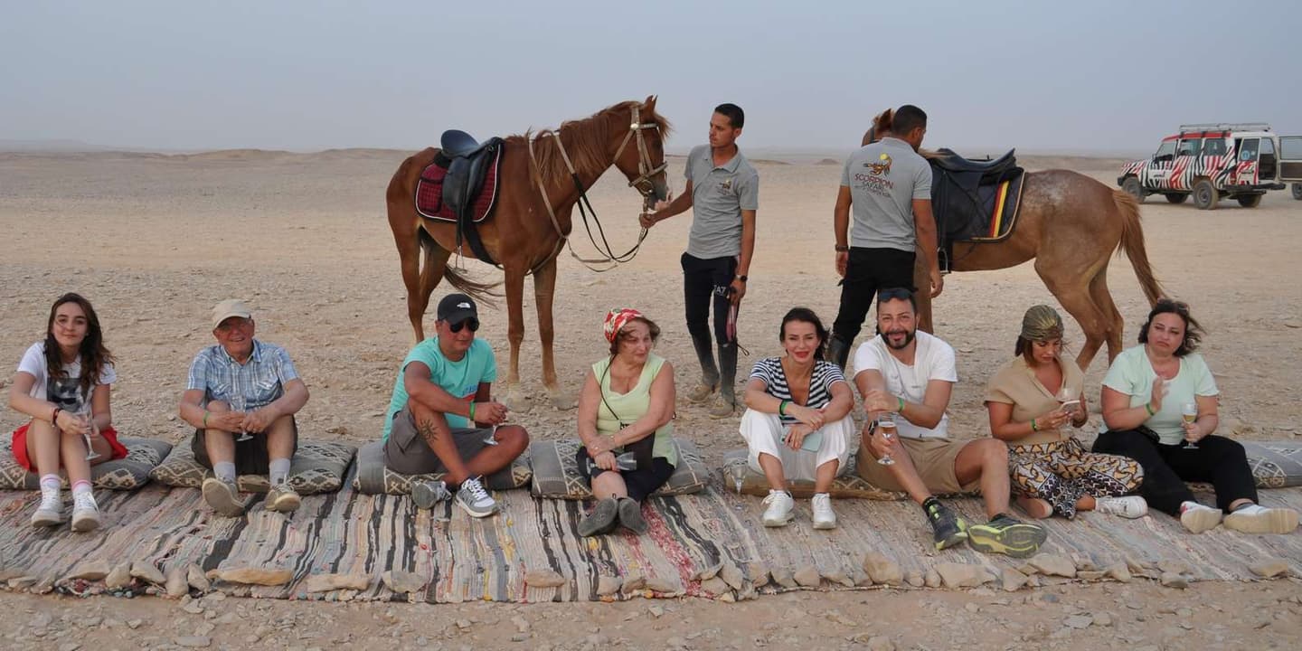 Hurghada: Sunset Oasis Safari with Horse Ride & Stargazing