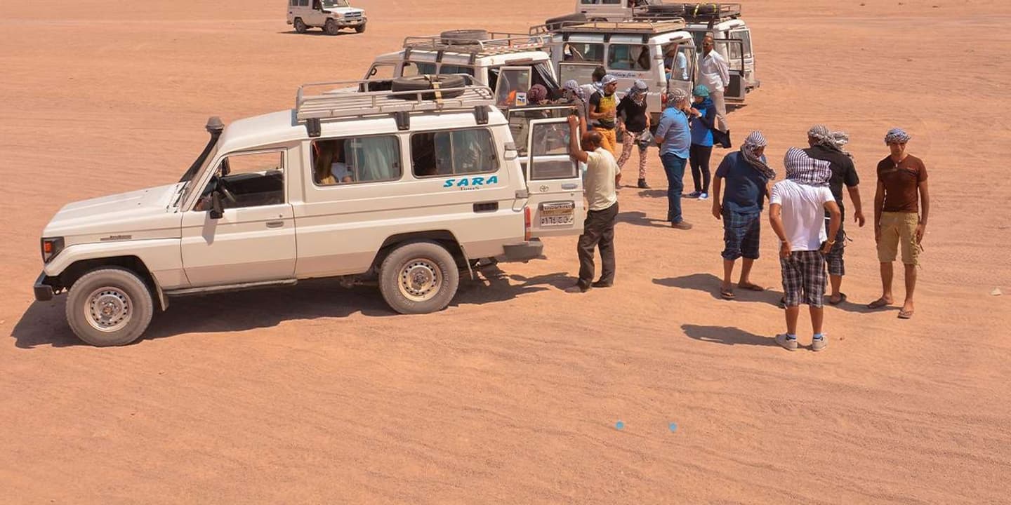 Makadi Bay: Jeep Safari Adventure with Bedouin Guide