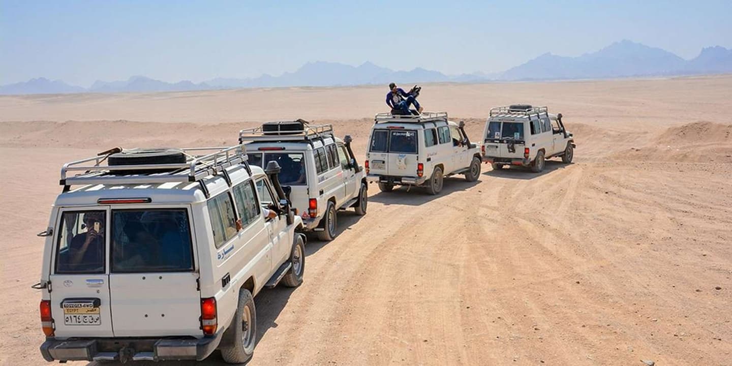 Makadi Bay: Jeep Safari Adventure with Bedouin Guide