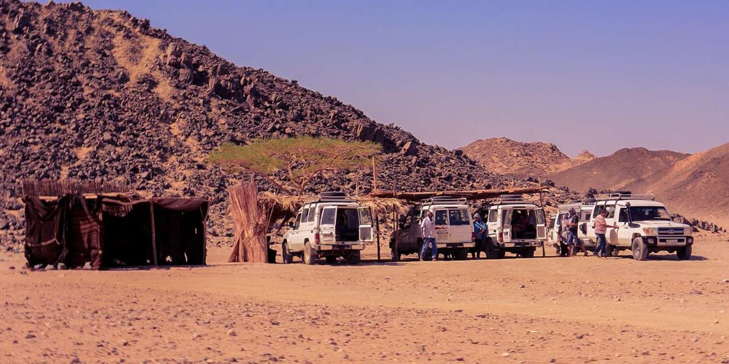 Makadi Bay: Jeep Safari Adventure with Bedouin Guide