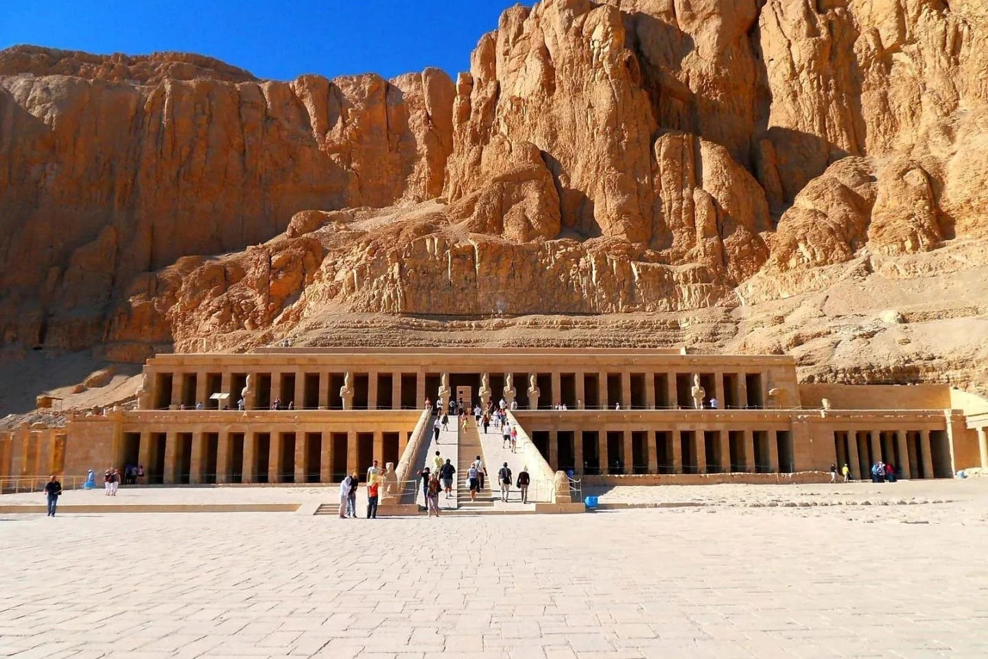 luxor small group full day tour from hurghada - Image 1