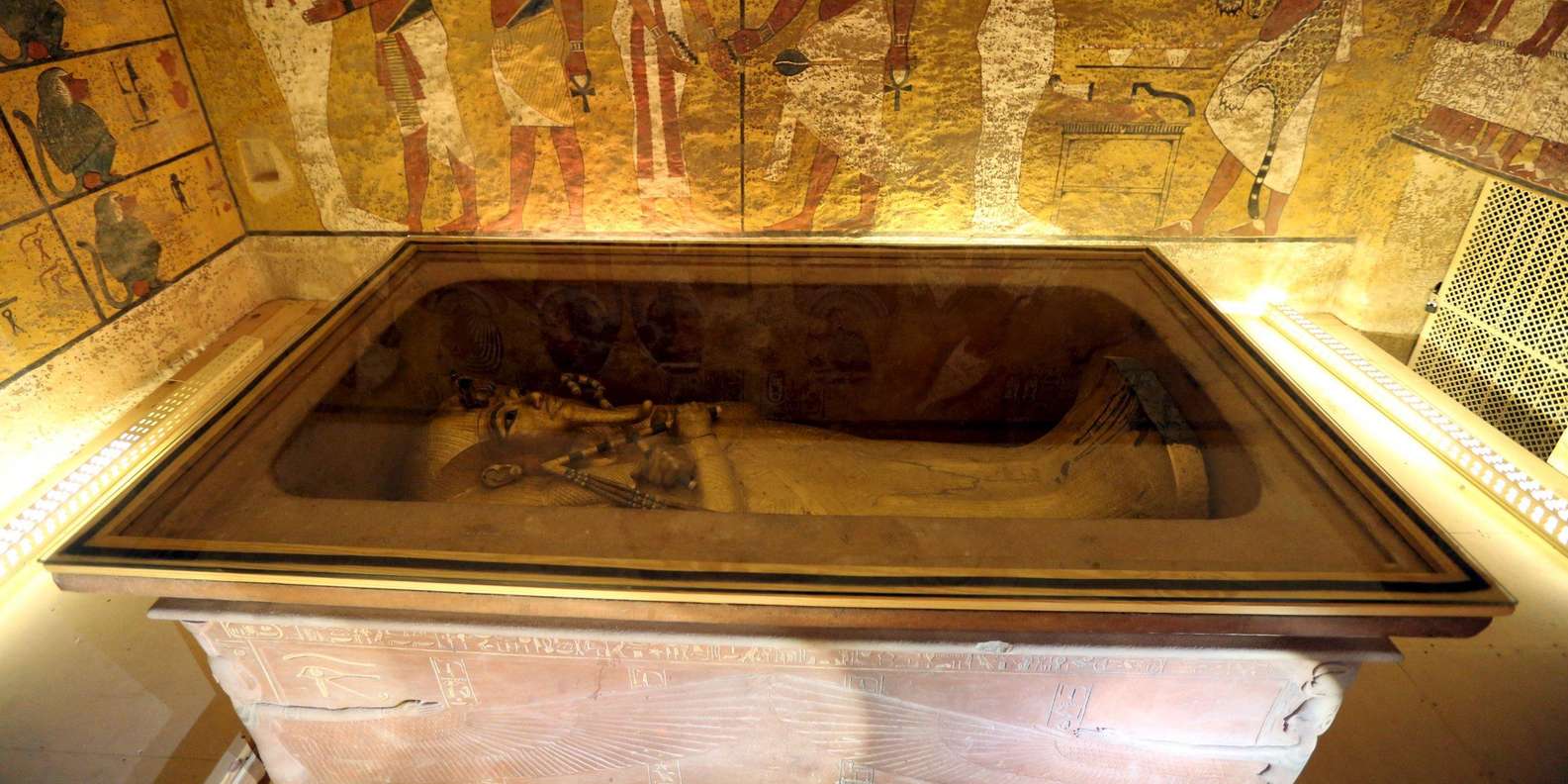 Hurghada: Luxor Highlights & King Tut Tomb Tour