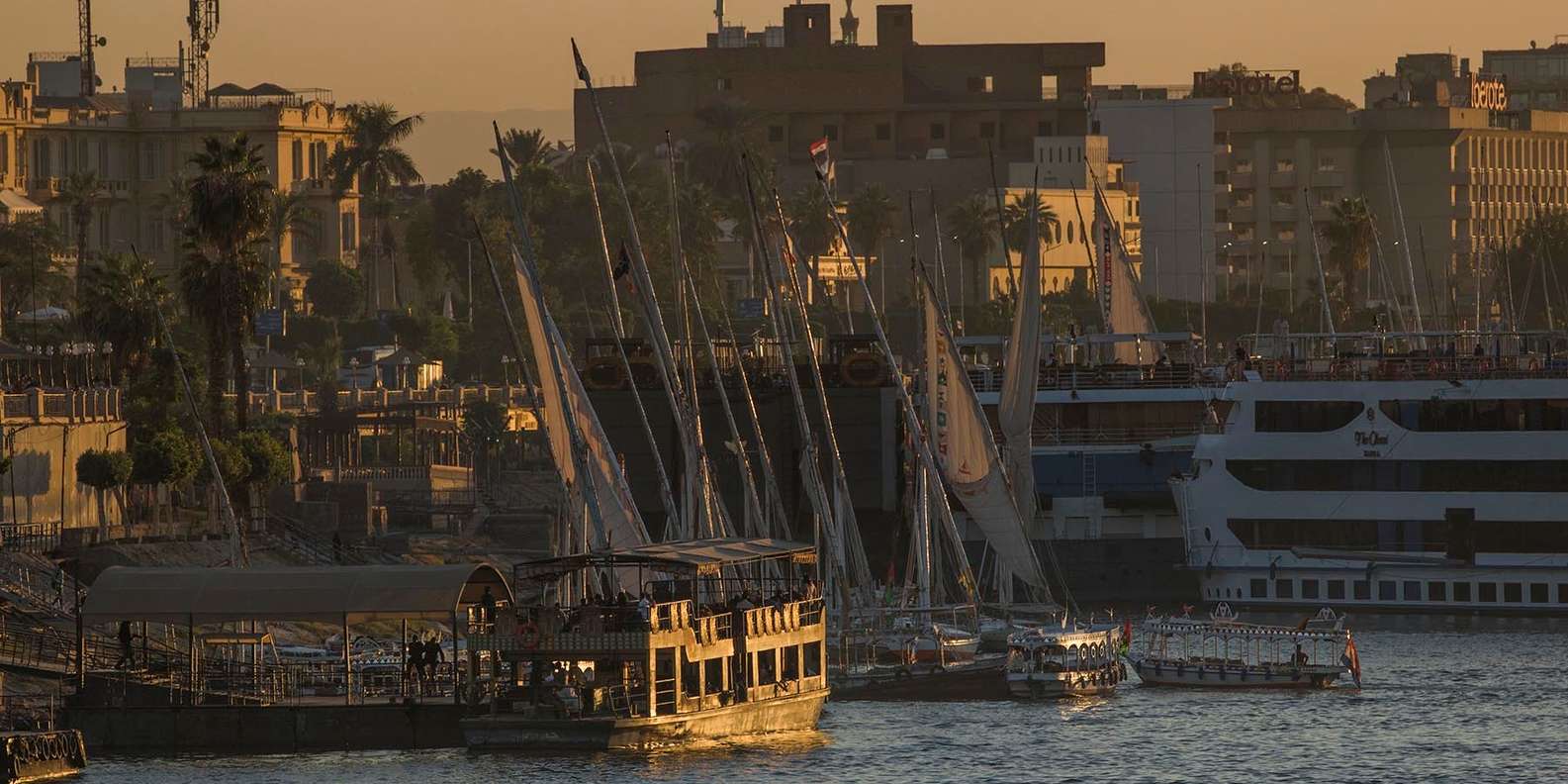 Luxor: Sunset Felucca Boat Trip with Hotel Pickup