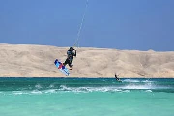 2-Day Kite Surfing Thrilling Waves & Easy Transfers - Hurghada - Image 1