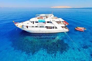 Sharm El Sheikh Boat Trip and Snorkeling with Lunch and Transfer - Image 1