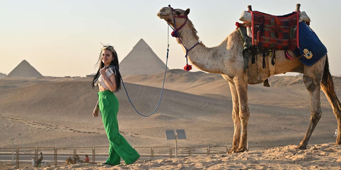 Hurghada: Cairo Day Trip to Pyramids, Sphinx & Museum